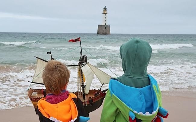 Le bateau Playmobil de deux jeunes écossais fait le tour du monde